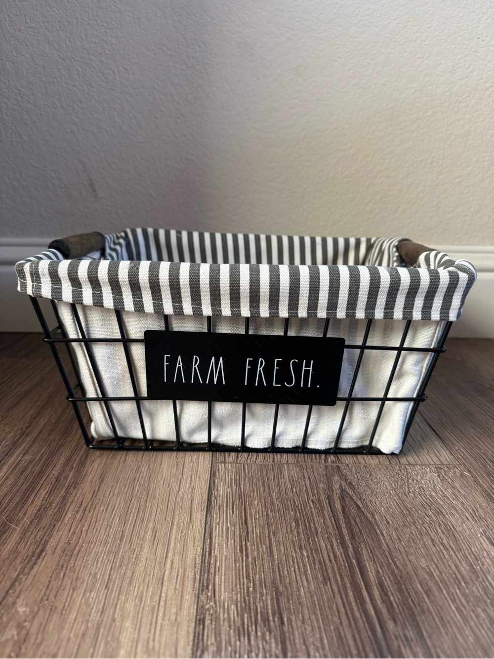 NWOT Rae Dunn Farm Fresh Striped Fabric Lined Wire Metal Basket, Wooden Handles